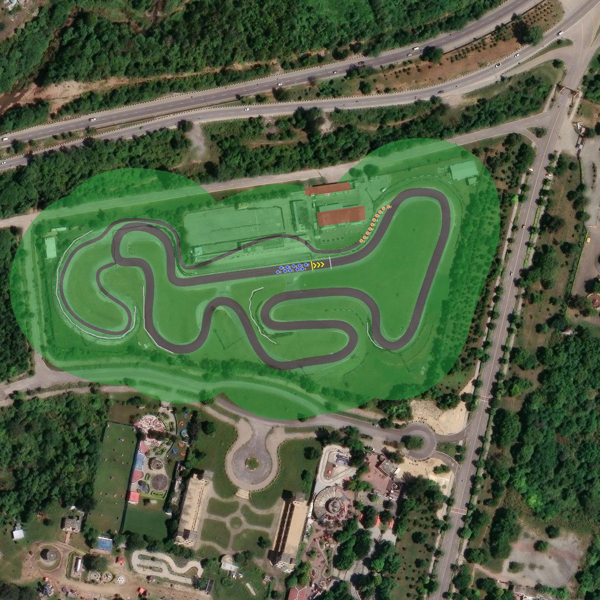 Top-down preview of 2F2F Formula Karting with the generated road, kerbs and grid overlaid on satellite imagery