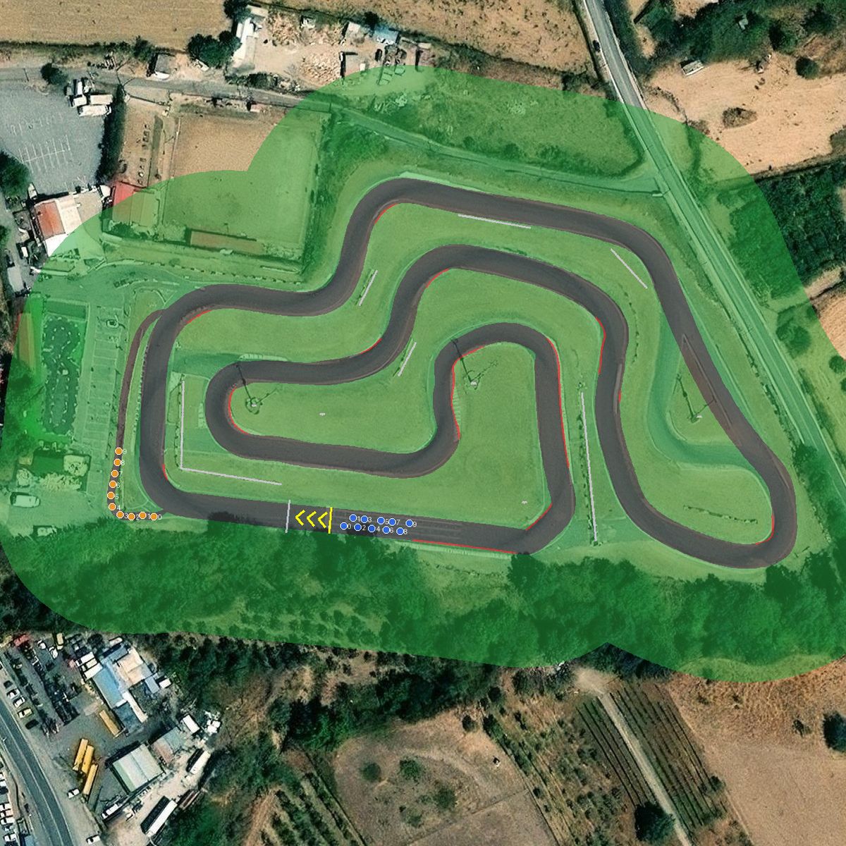 Top-down preview of kartodromo with the generated road, kerbs and grid overlaid on satellite imagery