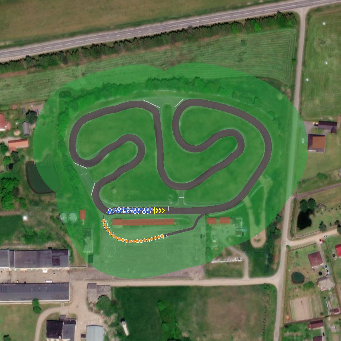 Top-down preview of Smalininkų Kartodromas with the generated road, kerbs and grid overlaid on satellite imagery
