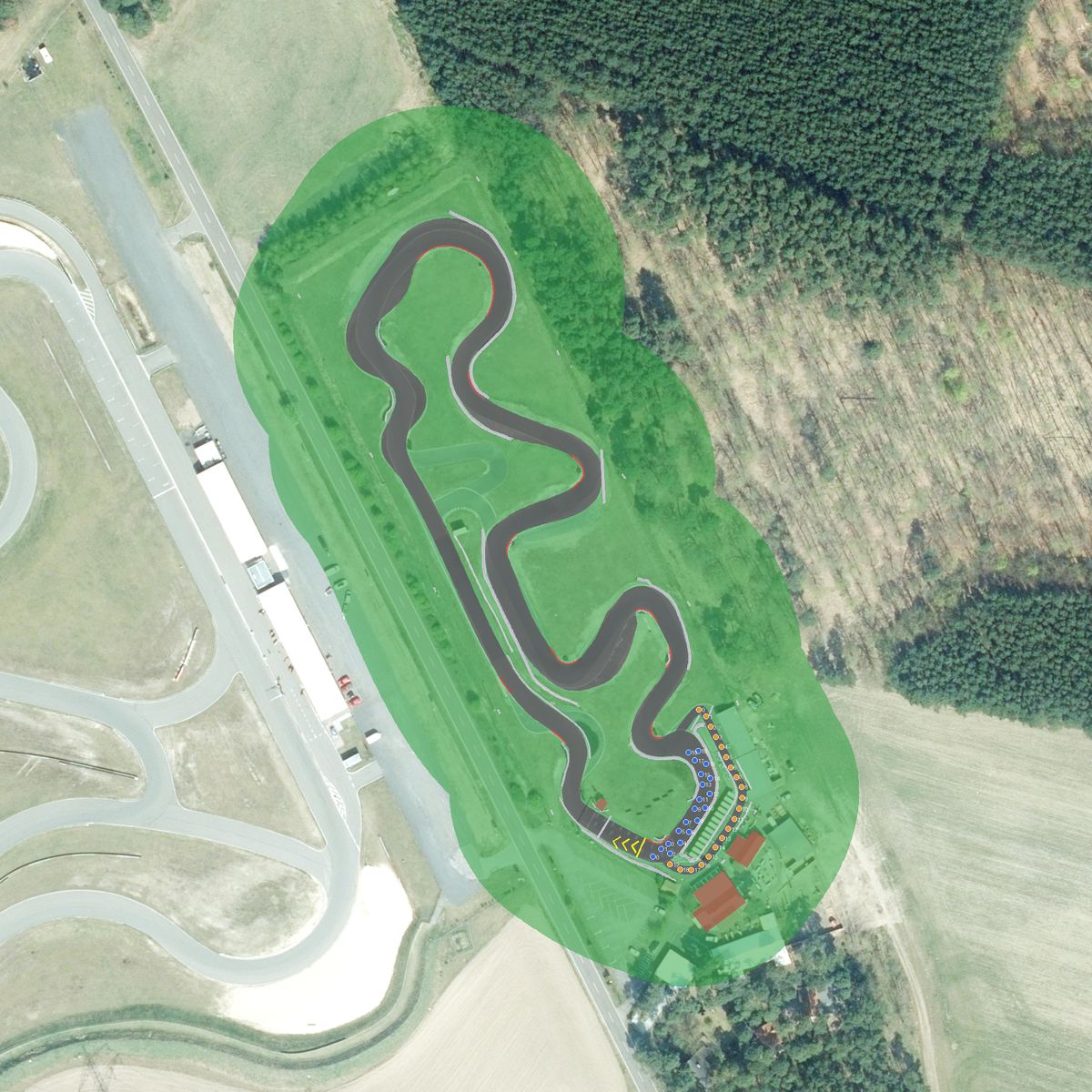 Top-down preview of Spreewaldring Kartcenter with the generated road, kerbs and grid overlaid on satellite imagery